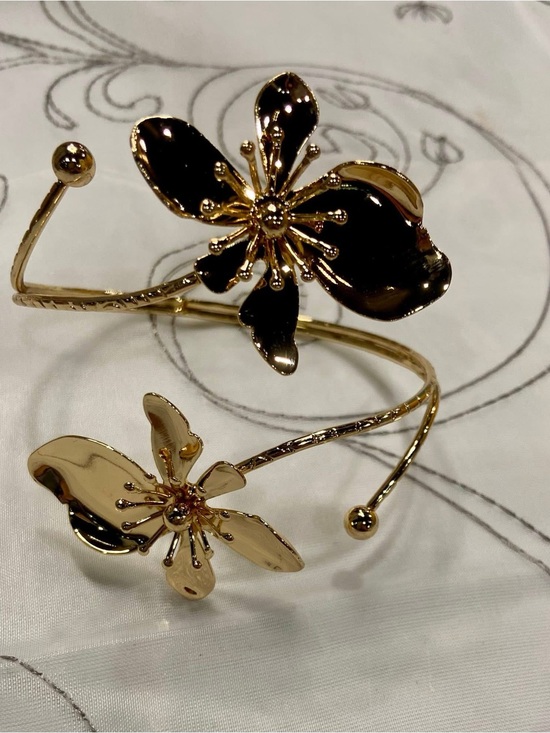 Jewelry - Gold Floral Open Cuff Bracelet - Women Accessories